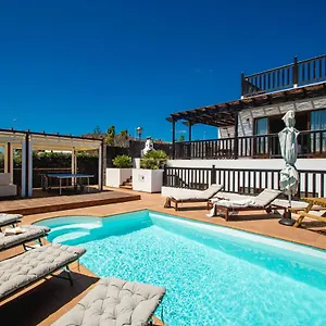  Villa Cavendish With Sea Views And Heatable Pool Close To Flamingo